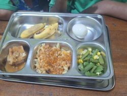 Viral Makan Bergizi Gratis Siswa SMKN Tambakboyo Tuban Ada Belatung