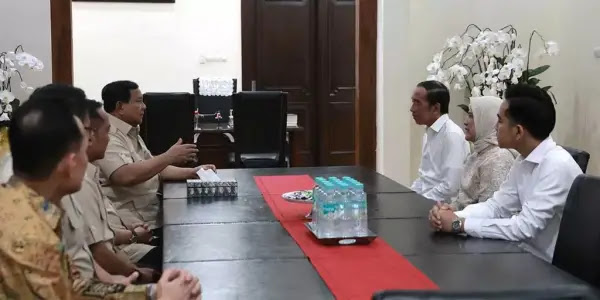 Pertemuan Prabowo-Jokowi di Solo Diduga Bahas soal Isu Pemakzulan Gibran