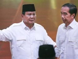 Baju Jokowi Beda Sendiri dengan Alumni Lain saat Reuni Fakultas Kehutanan UGM, Ada Apa?