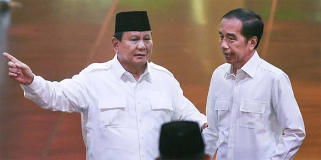 Baju Jokowi Beda Sendiri dengan Alumni Lain saat Reuni Fakultas Kehutanan UGM, Ada Apa?