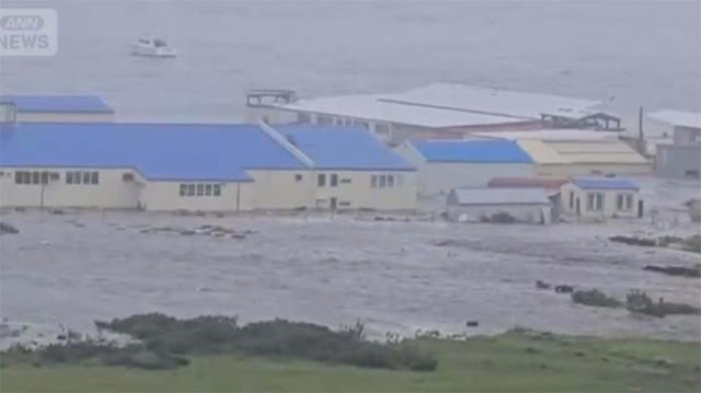 Penampakan Tsunami 4 Meter Hantam Bangunan di Kamchatka Rusia