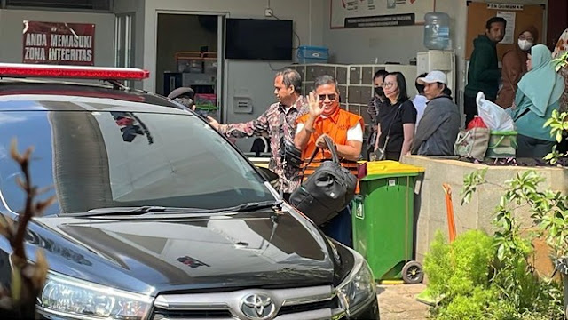 Amnesti Hasto Picu Keretakan Jokowi-Prabowo