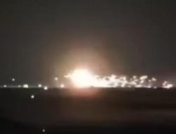 Ngeri! Detik-Detik Jet Tempur F-18 AU Malaysia Meledak lalu Jatuh