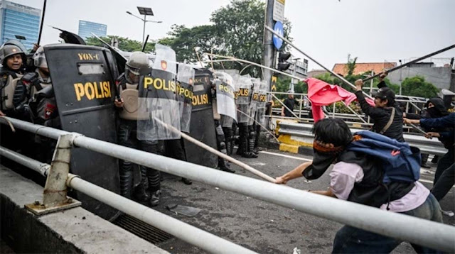 Pasar Atas Payakumbuh Terbakar, Pedagang Panik Selamatkan Barang-Barang