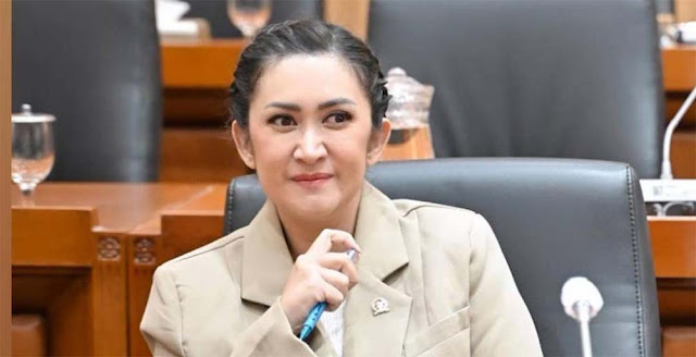 Viral Nafa Urbach Berikan Seluruh Gaji dan Tunjangan DPR Miliknya untuk Guru di Jawa Tengah