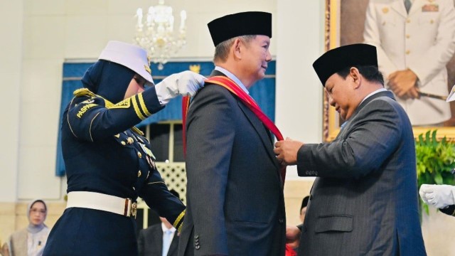 Prabowo Beri Gelar Kehormatan ke Hashim Banjir Kritik, Publik Ungkit Jokowi: Puncak Komedi, Negara Jadi Mainan!