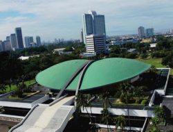 Wajar Rakyat Kritik DPR karena Gaji Sudah Berlebihan