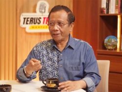 Mahfud MD Semprot Rektor UGM: Sudahlah, Jangan Mati-matian Bela Ijazah Jokowi!