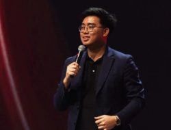 VIRAL Ucapan Timothy Ronald, Sindir Mahasiswa Pendemo: Orang Tua Udah Susah, Ngapain Panas-Panasan?