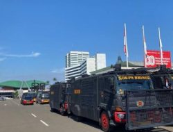 Polisi Siagakan Mobil Water Cannon jelang Demo Buruh di DPR Hari Ini