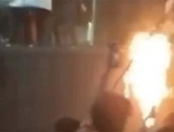 Massa Lempari Mako Brimob Kwitang Pakai Molotov, Polisi Pembunuh!