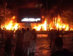 DPRD Makassar Dibakar Massa, Tiga Orang Tewas