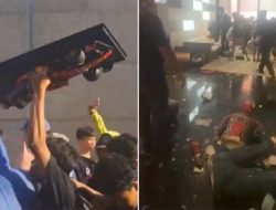 Massa Masuki Rumah Sahroni, Harta Benda Tak Bersisa
