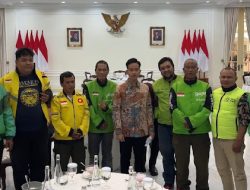 Gibran Makan Siang Bareng Ojol Jelang Sidang Kabinet