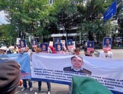 Pakar HTN Zainal Arifin Mochtar Didemo Kelompok Misterius Usai Orasi di Bundaran UGM, Jabatan Dosen Diancam: Siapa Mereka?