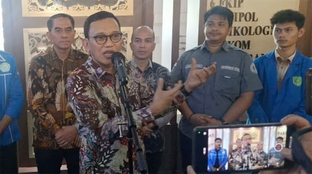 Karding Klarifikasi Foto Main Domino, Sebut Pertemuan dengan Raja Juli dan Azis Wellang Hanya...