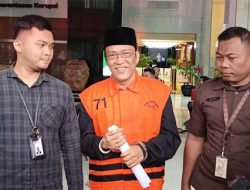 Eks Wamenaker Noel Pakai Peci usai Ditahan KPK: Lebih Enak, Biar Lebih Keren