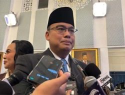 Jabatan Dobel Angga Raka: Dilantik Jadi Kepala Badan Komunikasi, Tapi Masih Wamenkomdigi