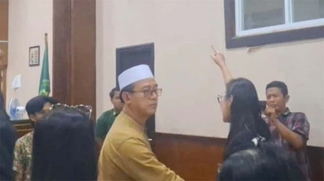 Nyawa Ayahku Hanya Dihargai 1,5 Tahun Keluarga Korban Gebrak Meja di Sidang Tabrak Lari