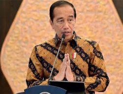 Saatnya Jokowi Menepi, Jangan Haus Kekuasaan!