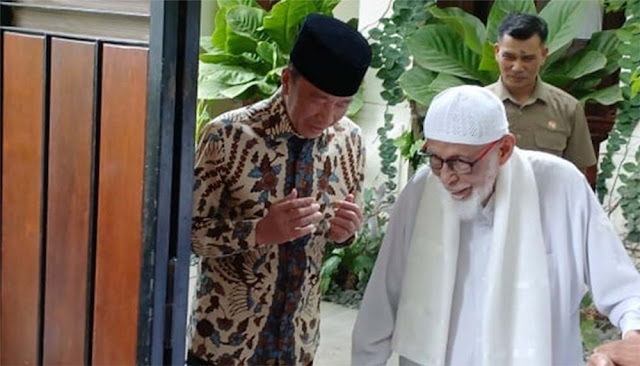 Profil dan Rekam Jejak Abu Bakar Baasyir, Mendadak Temui Jokowi di Solo