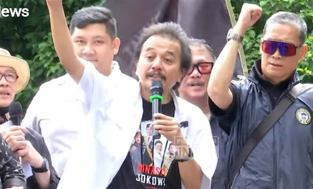 Roy Suryo Orasi Berapi-api: Jokowi dan Kroninya Harus Kita Giring Masuk KPK