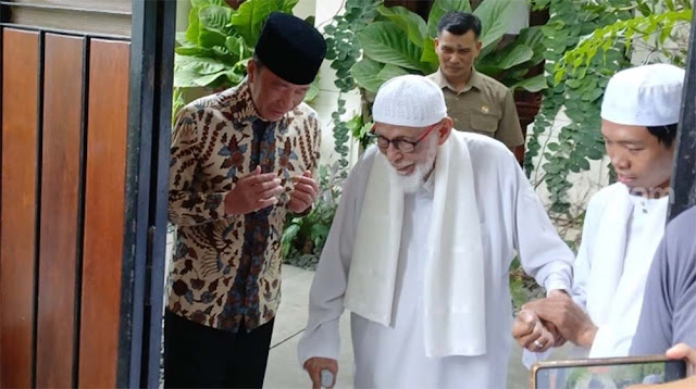 Rocky Gerung Spill Agenda Tersembunyi di Balik Pertemuan Jokowi dengan Abu Bakar Baasyir