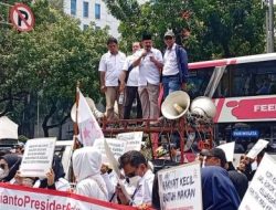 Ratusan Pedagang Demo di DPRD DKI, Protes Larangan Jual Rokok di Raperda KTR