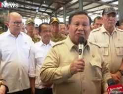 Bahlil Terciduk Colek Bos Danantara Rosan saat Prabowo Singgung Kerugian Rp300 Triliun