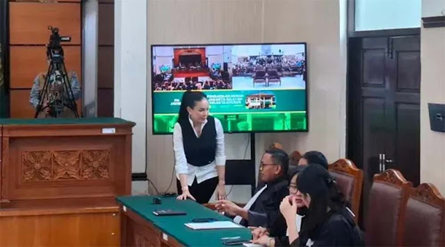 Nikita Mirzani Dituntut 11 Tahun Penjara dan Denda Rp 2 Miliar