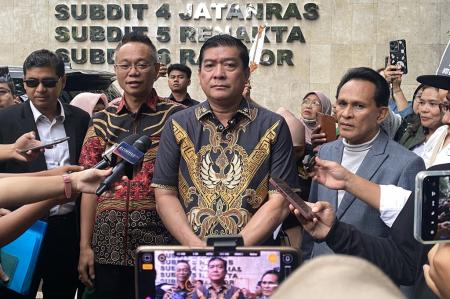 Silfester Matutina, Pengacara, Berada di Jakarta