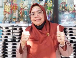 Guru di Jakut Heboh! Dapat Insentif Rp 100.000/Hari, Pekerjaan Jadi Lebih Bergairah

Penjelasan singkat:

