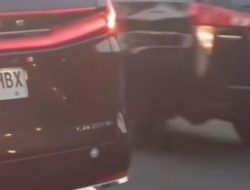 Mobil Sultan Antre di DIY, Disalip Pejabat Pakai Sirine Bikin Geram!