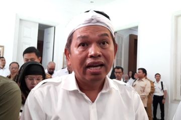 Dedi Mulyadi Beri 2 Opsi ke Warga: Bantuan Tunai atau Kerja di Pemprov, Pilih Mana?