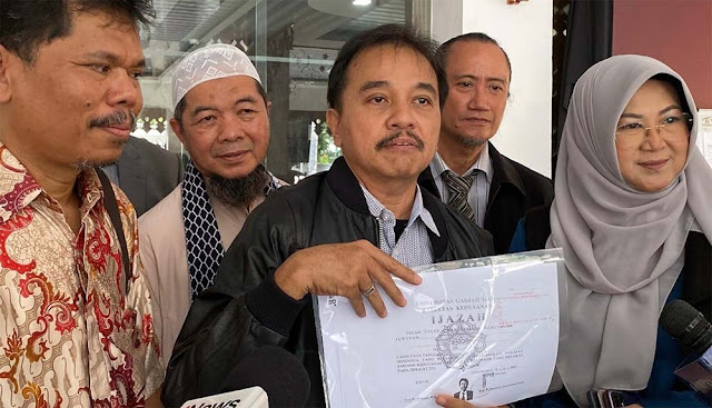 Roy Suryo Bongkar Ijazah Jokowi: 99,9% Palsu!