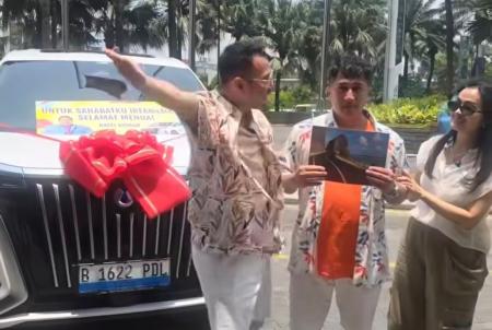 Irfan Hakim Heboh Dapat Kado Mobil Listrik Raffi Ahmad, Harganya Bikin Melongo!