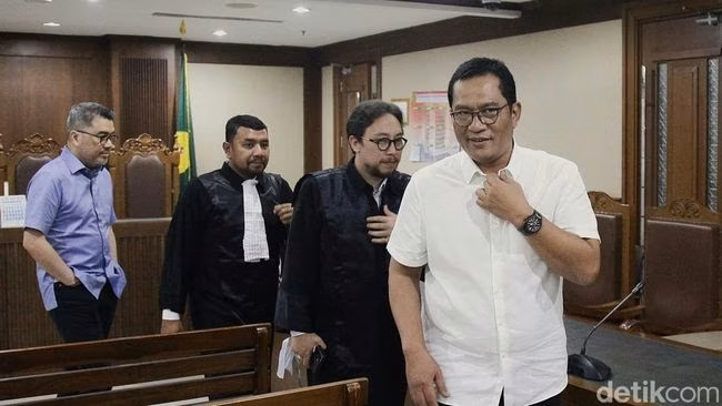 Geger! Nikmatin Rp1,7 Miliar, Eks Ketua Relawan Jokowi Ini Malah Divonis Bebas