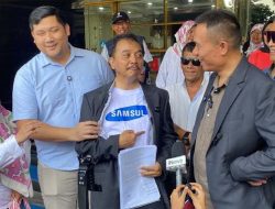 Roy Suryo Pamer Kaus Samsul, Gibran Terancam Dicabut Ijazahnya?