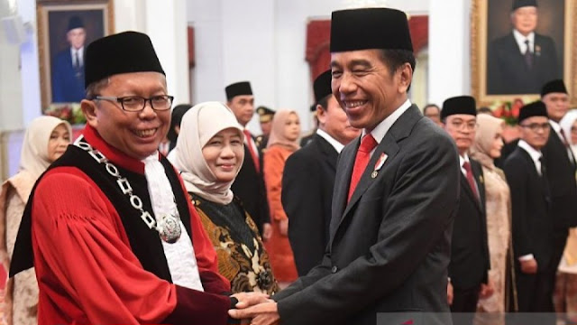 KPK Grebek Kampus Polandia, Ijazah Hakim MK Era Jokowi Ternyata Palsu?