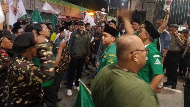Demo Banser di Trans7: Ancaman Serius untuk yang Berani Hina Kyai NU!