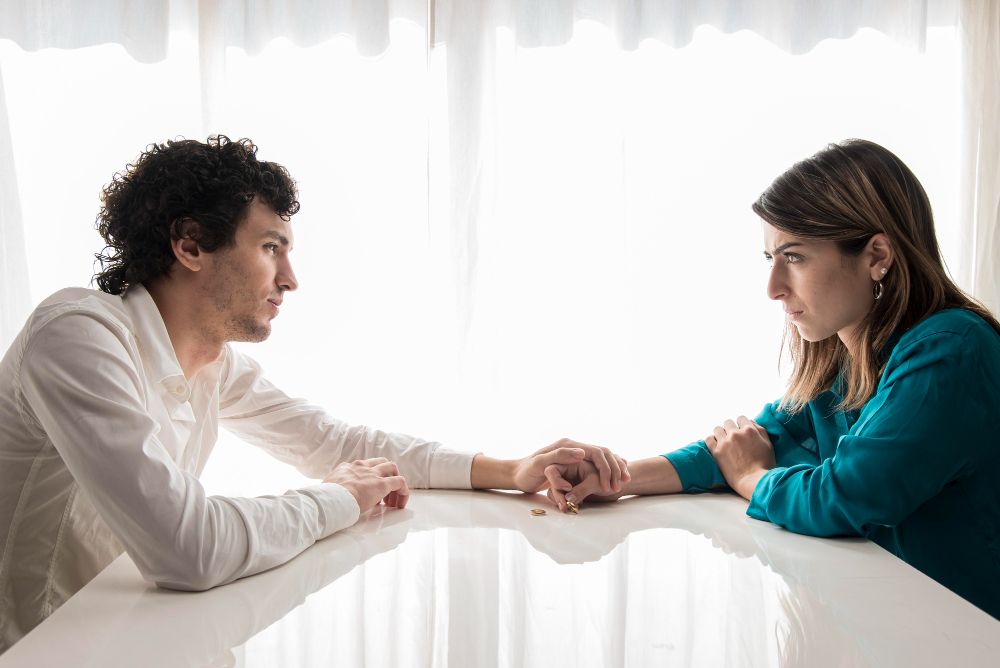 Perempuan Cerdas, Pernikahan Bahagia: Ini Rahasia yang Jarang Diketahui