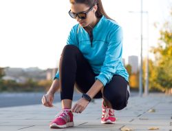 5 Alasan Mengejutkan Larangan Pakai Sepatu Lari untuk Main Padel, No. 3 Bikin Nyesel!