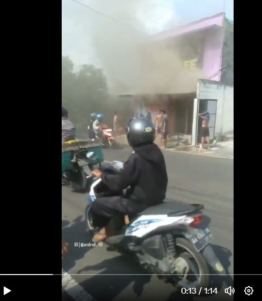 TERBAKAR! Tempat Karaoke Rita Ratu Tawon di Gunungkidul Ludes Dilahap Si Jago Merah
