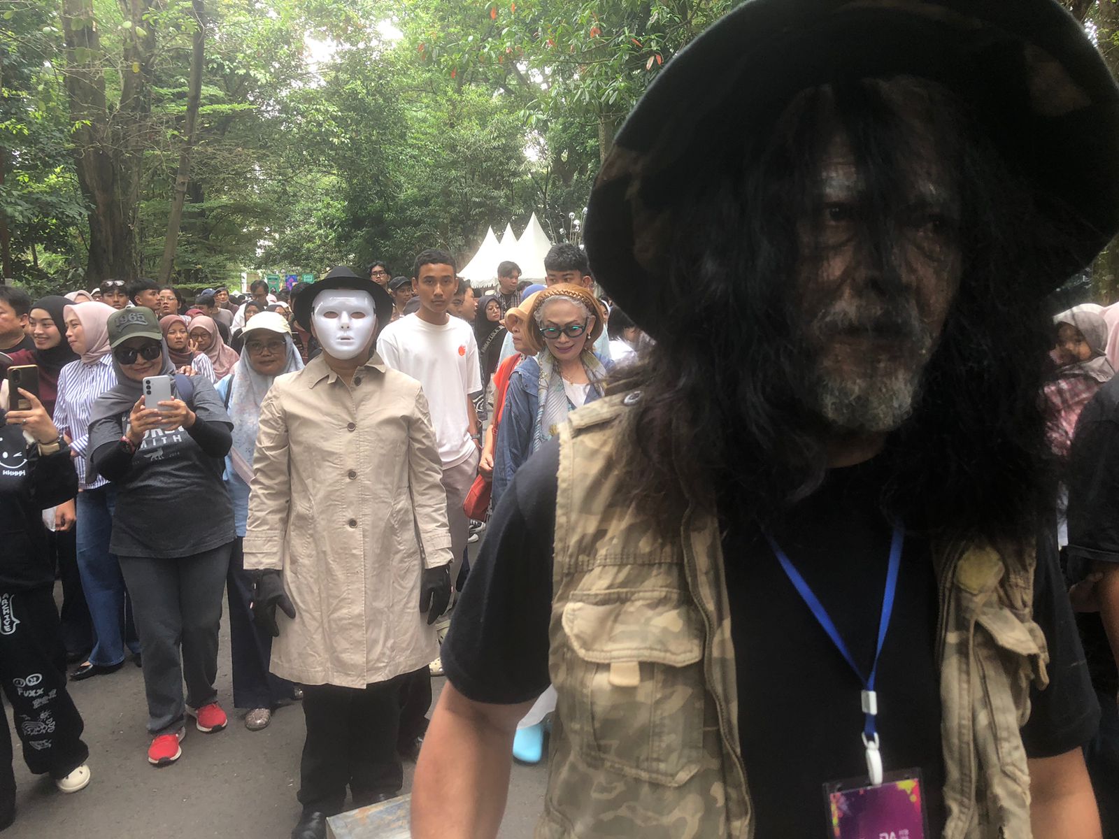 FOTO-FOTO Pasar Seni ITB 2025 yang Bikin Melongo: Lihat Sebelum Dihapus!
