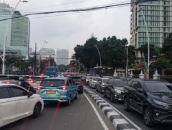 1 Tahun Prabowo-Gibran: Demo Mahasiswa Lumpuhkan Jalan Jakpus, Ini Yang Mereka Tuntut!