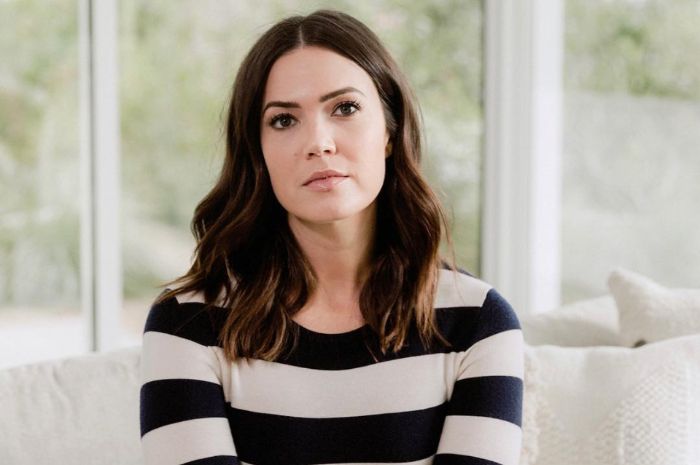 Mandy Moore: Dari Lagu Cinta Remaja hingga Panggung Prestisius Hollywood