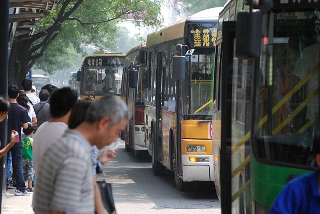 Antrean Bikin Pusing? Ini 5 Cara Mengubahnya Jadi Me Time yang Berfaedah