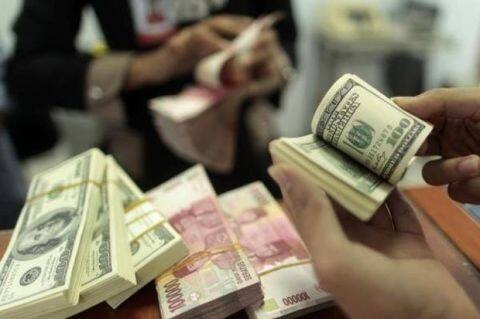 Rupiah Terjun Bebas! Sentimen Eksternal Pacu Pelemahan ke Rp 16.587 per USD