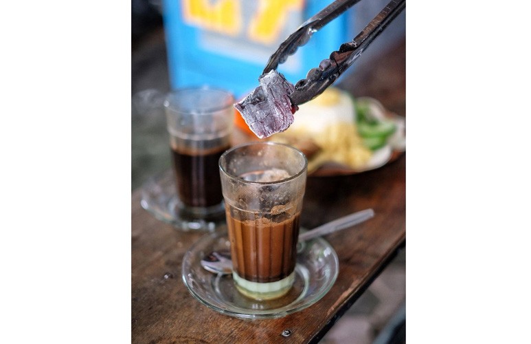 Kopi Joss Jogja: Sejarah Panas Legenda Arang Menyala di Kota Pelajar