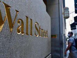 Wall Street Terbelah: Dow Jones Melonjak Sendiri, Apa Rahasia di Balik Laporan Keuangan Ini?